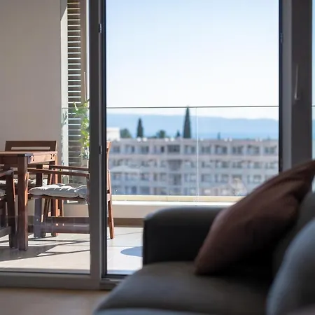 Apartment Luxury Seaside With A Private Garage Split