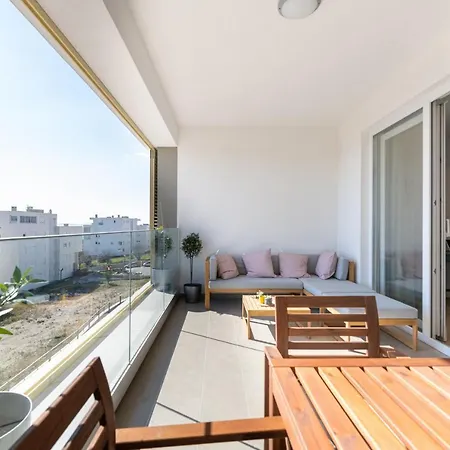 Apartment Luxury Seaside With A Private Garage
