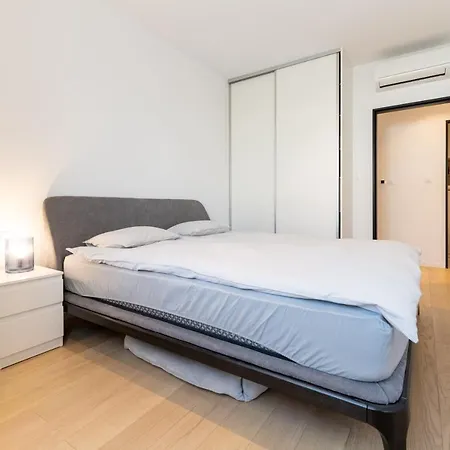 Luxury Seaside With A Private Garage Apartment *